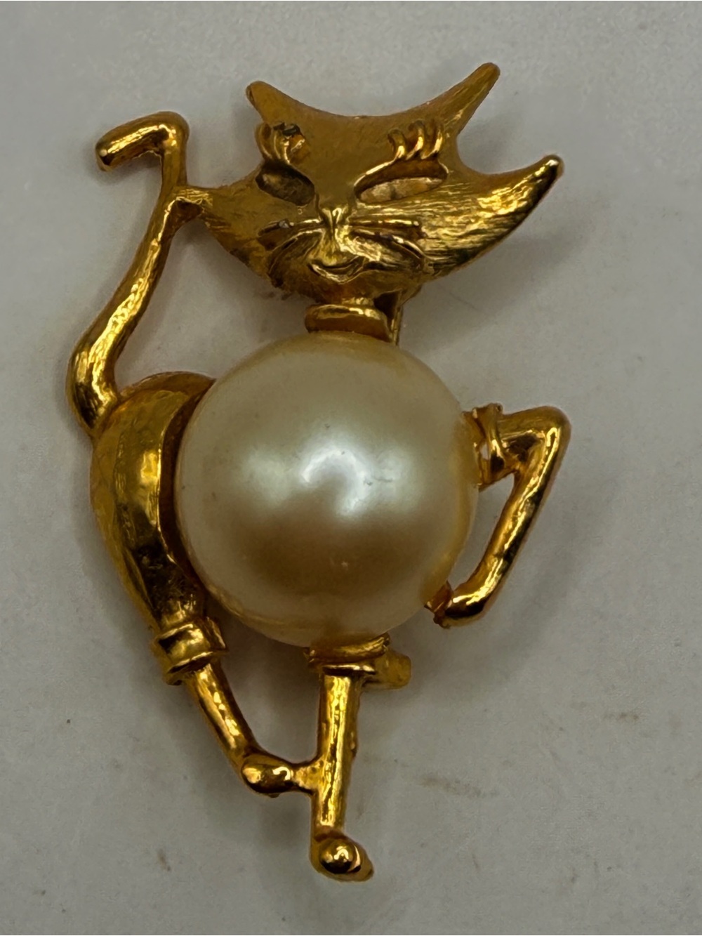 VOGUE Siamese Cat Kitty Feline Jelly Belly Faux Pearl Gold Brooch pin